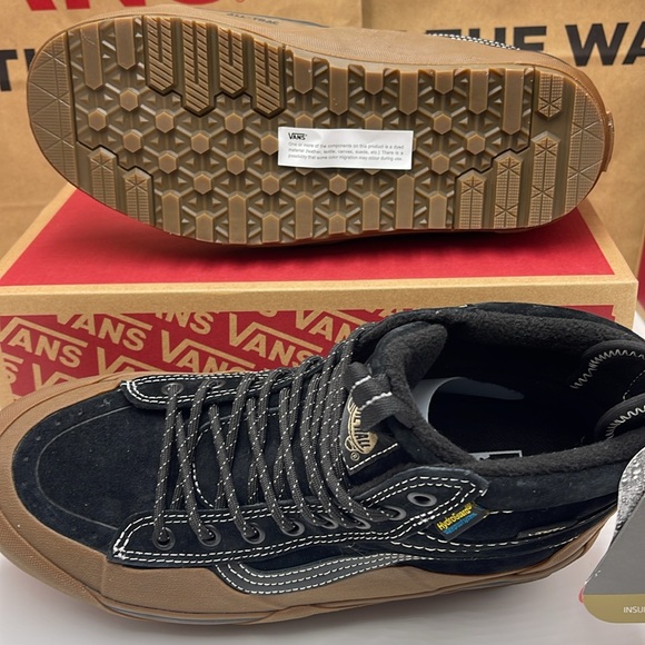 Vans Men’s Sk8-Hi Dip Mte-2
Black/Gum
VN0009QKB9M
Boots Cold Weather Sneakers - Picture 5 of 16